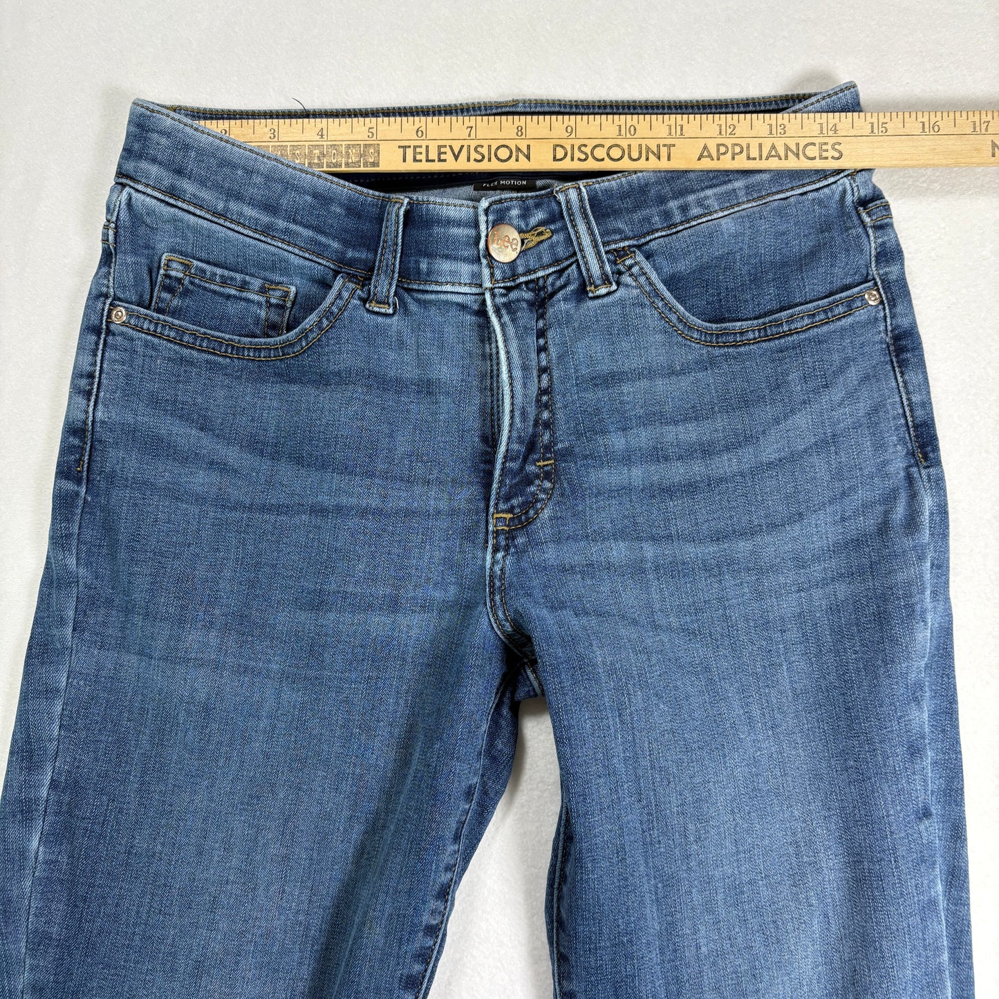 Lee Womens Straight Leg Jeans 8M Mid Rise Flex Motion Blue Stretch Denim