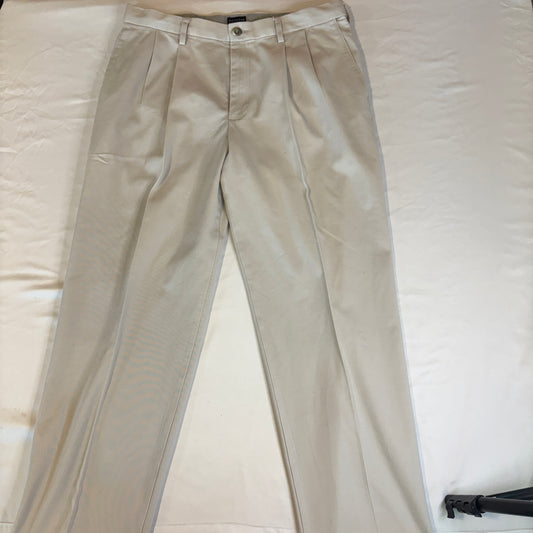 Dockers Men’s Khaki Pants Relaxed Fit Pleated Front Beige W33 L32