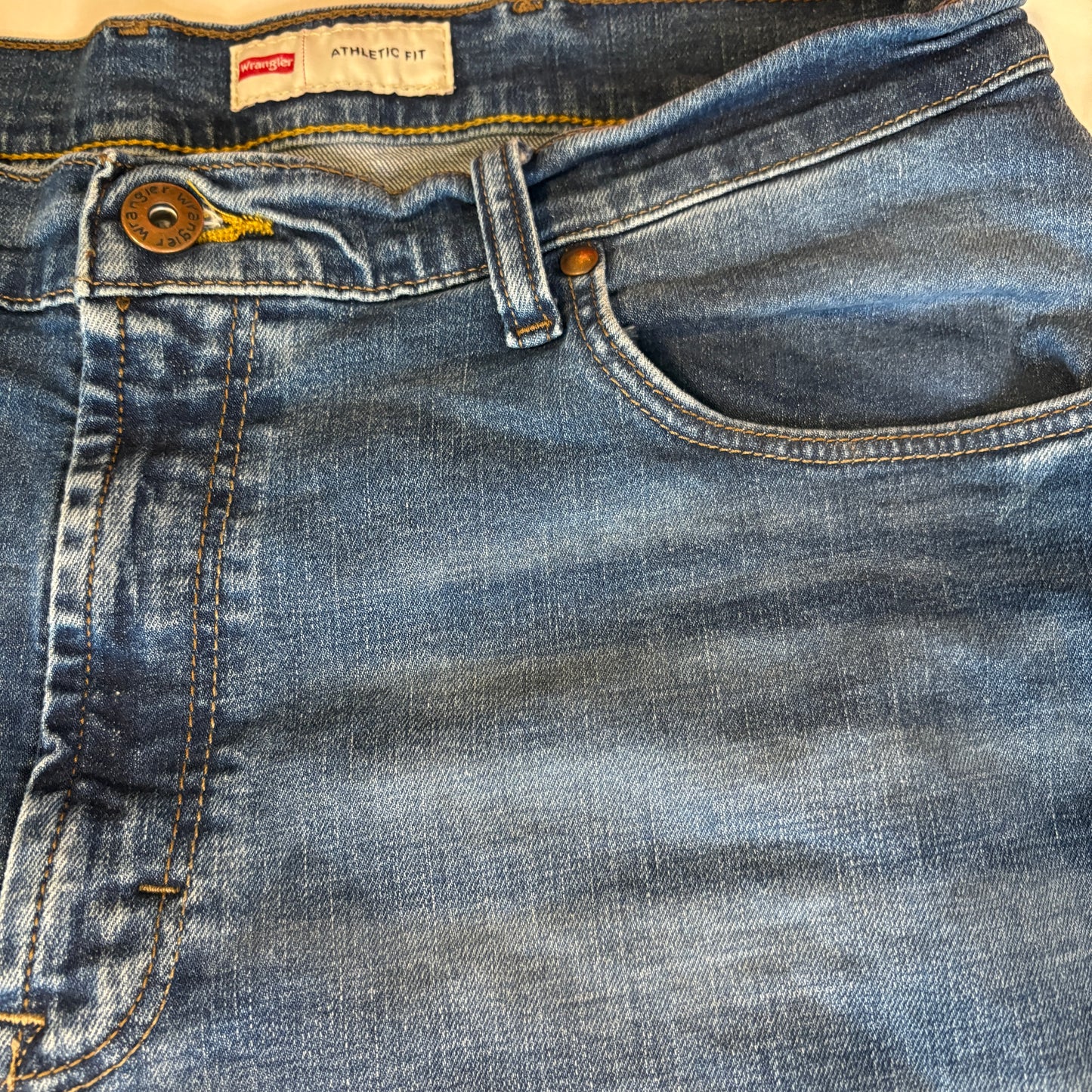 Wrangler Premium Quality Blue Jeans Men’s 36x32 Comfort Guaranteed Stretch Denim