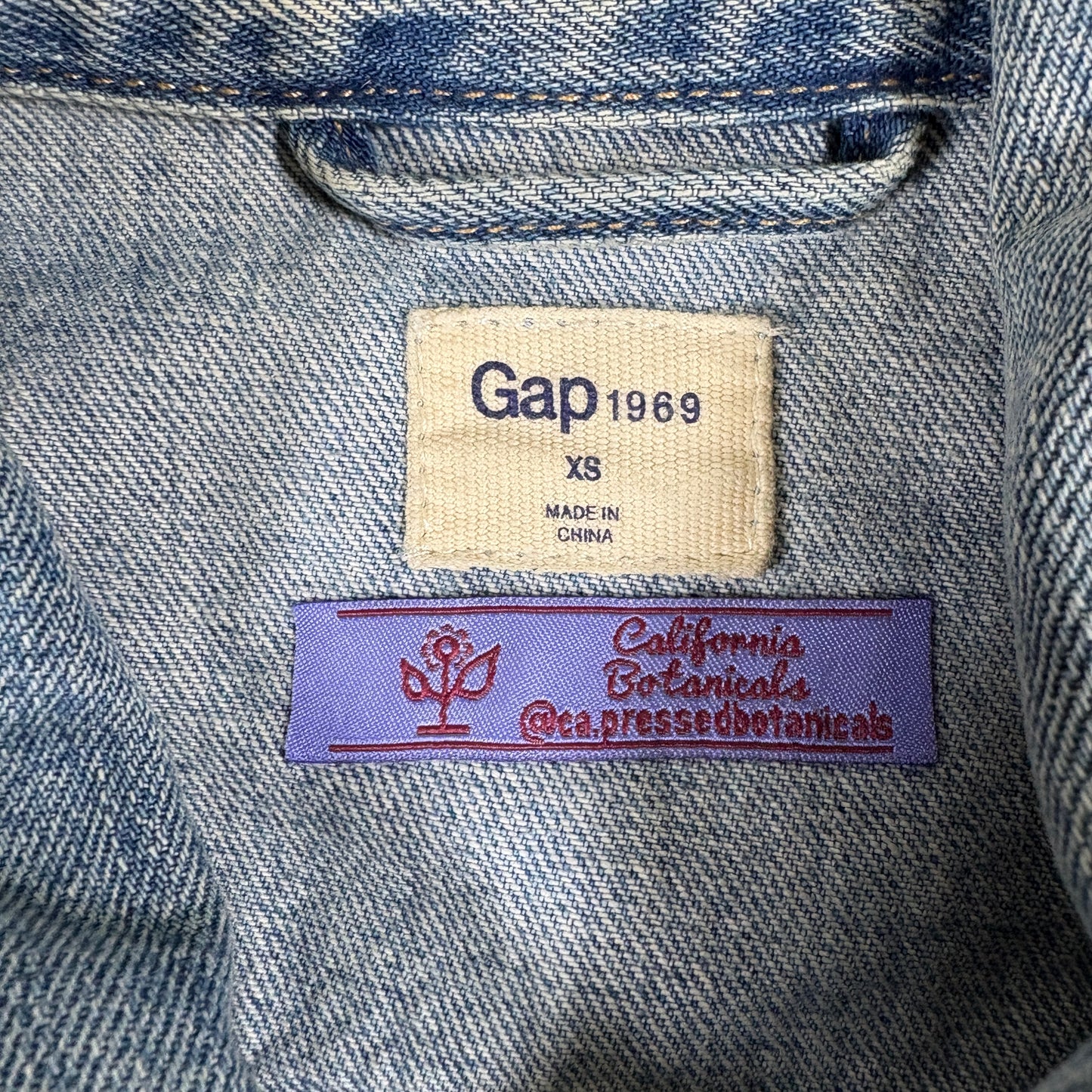 Womens XS Gap 1969 Denim Jacket Distressed Botanical Fern Print Back Patch Y2K