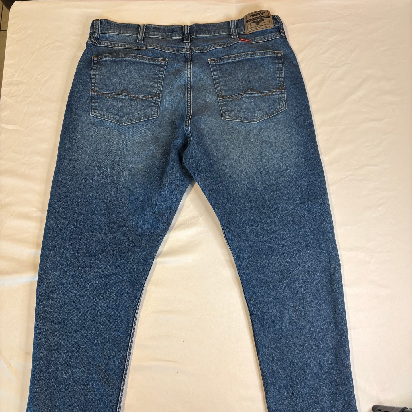 Wrangler Premium Quality Blue Jeans Men’s 36x32 Comfort Guaranteed Stretch Denim