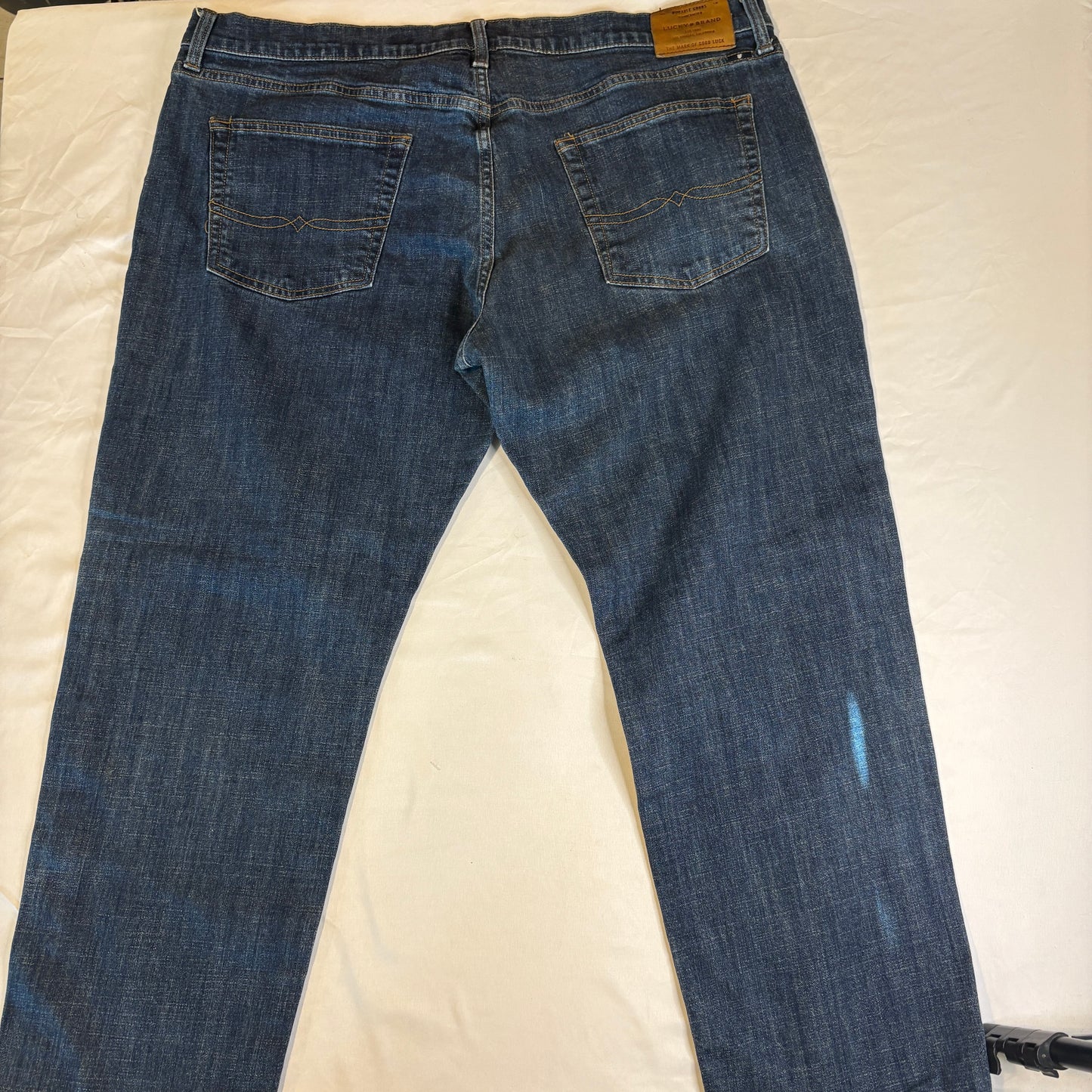 Lucky Brand 42x30 Men’s Blue Denim Jeans Classic Straight Fit Comfort Stretch