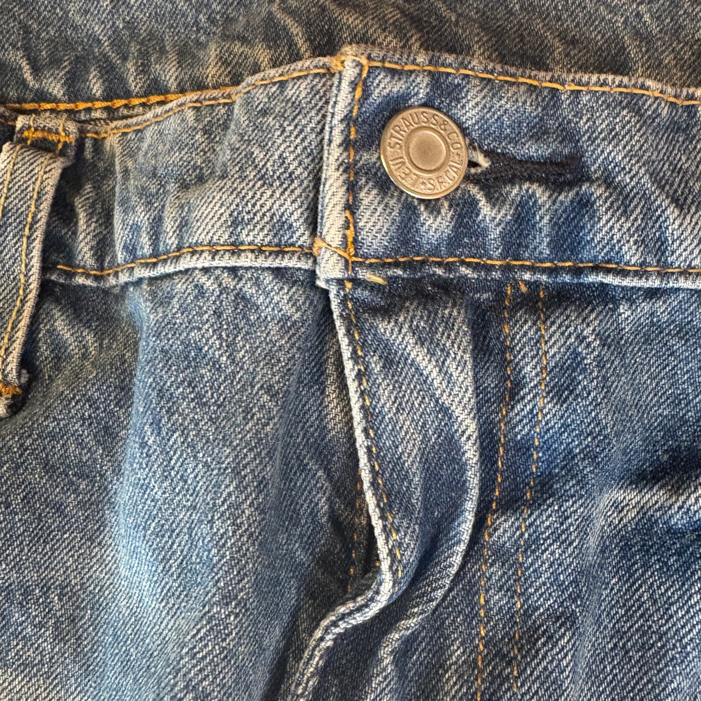 Levi’s Men’s 38x32 Distressed Ripped Blue Jeans Straight Fit Casual Denim Pants