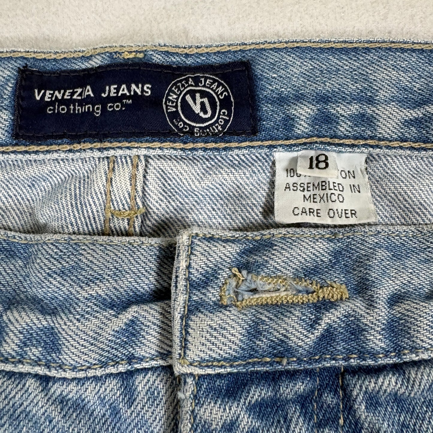 Venezia Jeans Womens 18 High Rise Embroidered Hem Mom Jeans Light Wash Defect