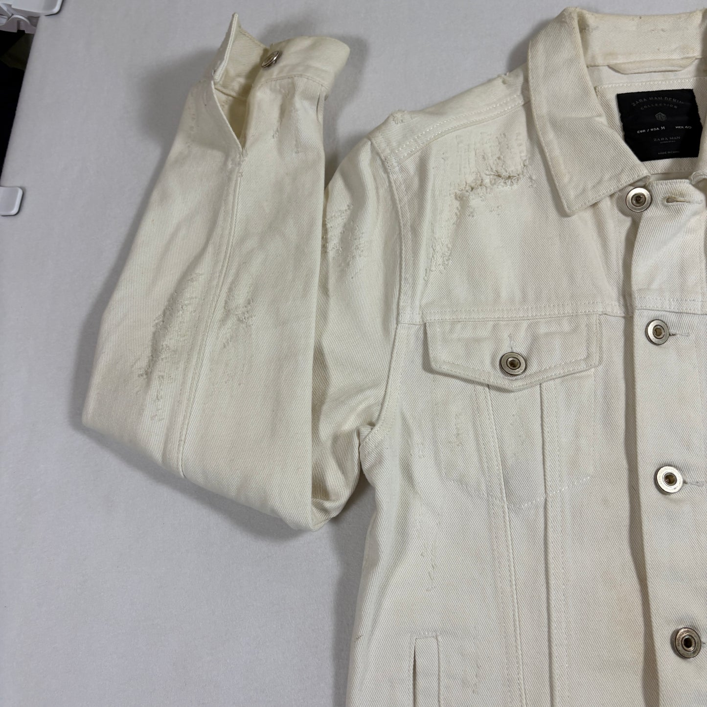 Zara Man mens denim jacket M White Distressed Trucker Button Up Y2K Streetwear