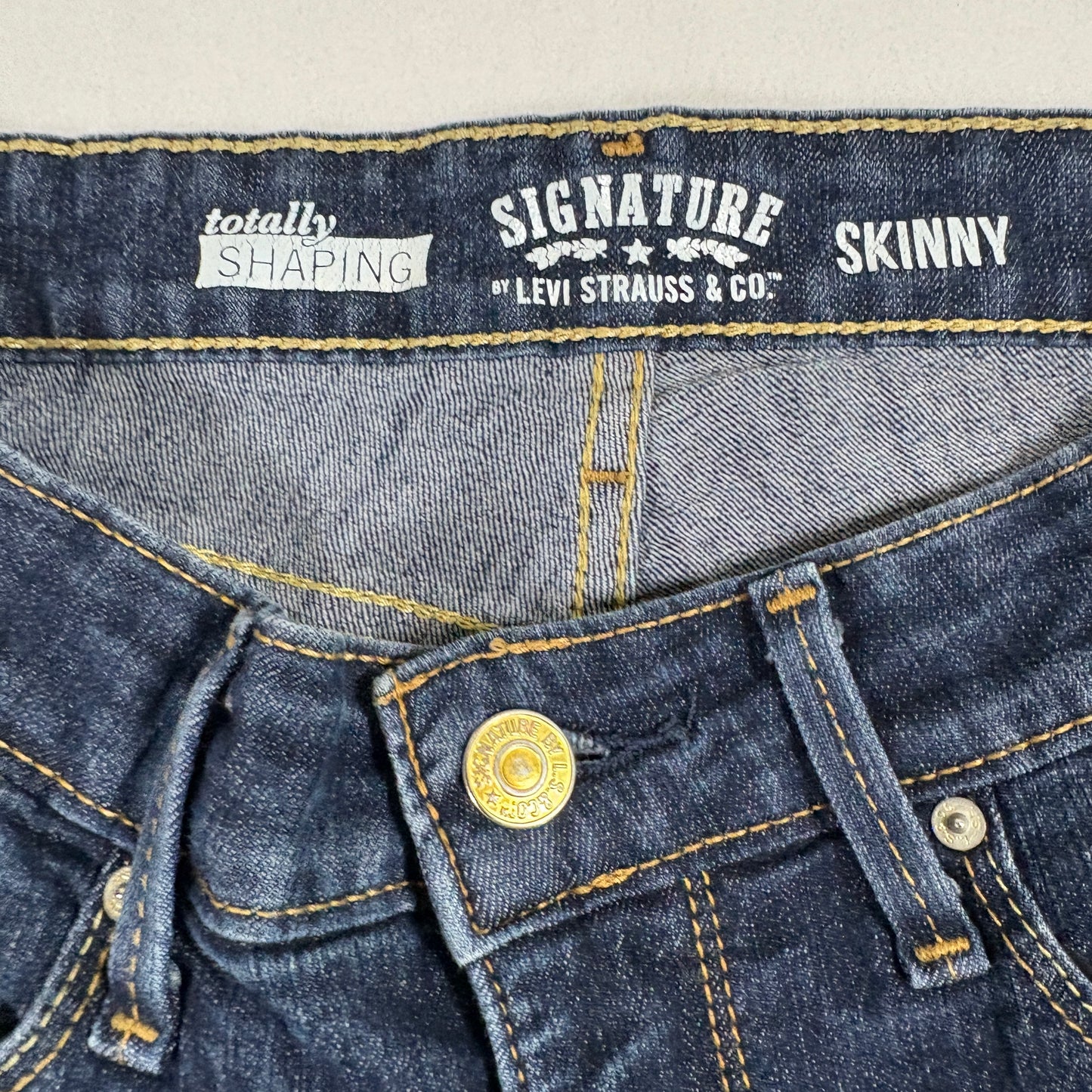 Levis Womens Jeans 10L Signature Skinny Dark Wash Stretch Totally Shaping Denim