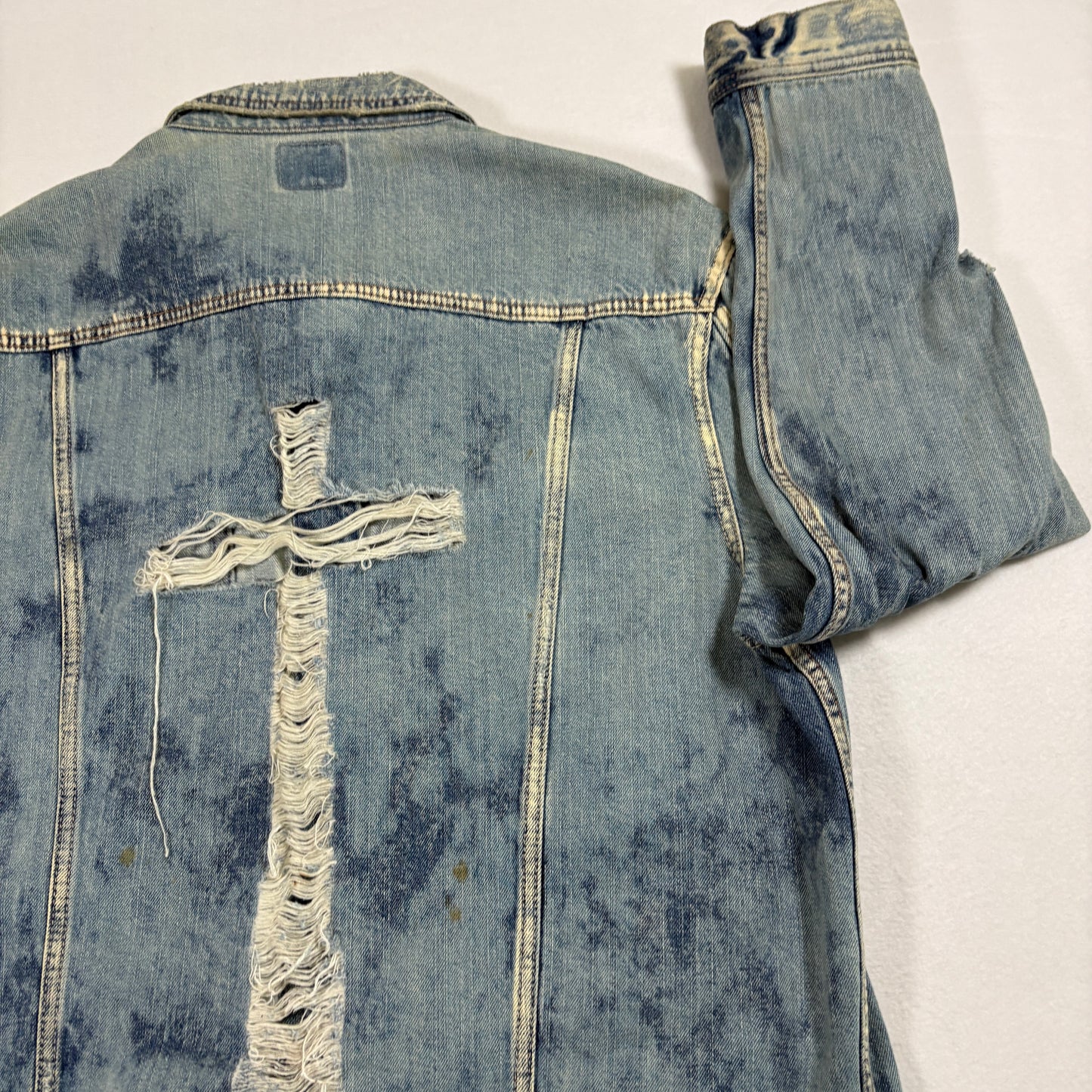 American Eagle Mens Denim Jacket XL Distressed Grunge 90s Y2K Light Wash Cross