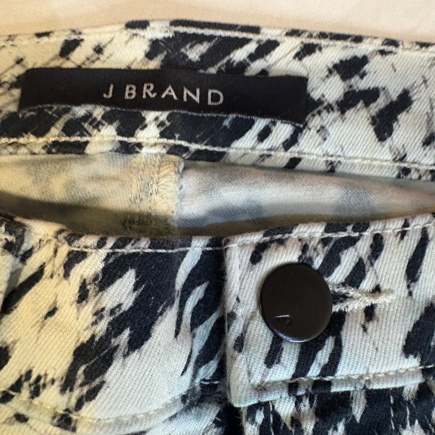 J Brand Women’s Skinny Jeans Size 26 Black White Abstract Animal Print Stretch