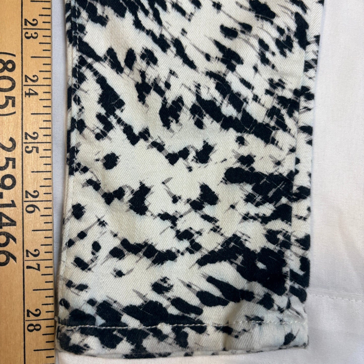 J Brand Women’s Skinny Jeans Size 26 Black White Abstract Animal Print Stretch
