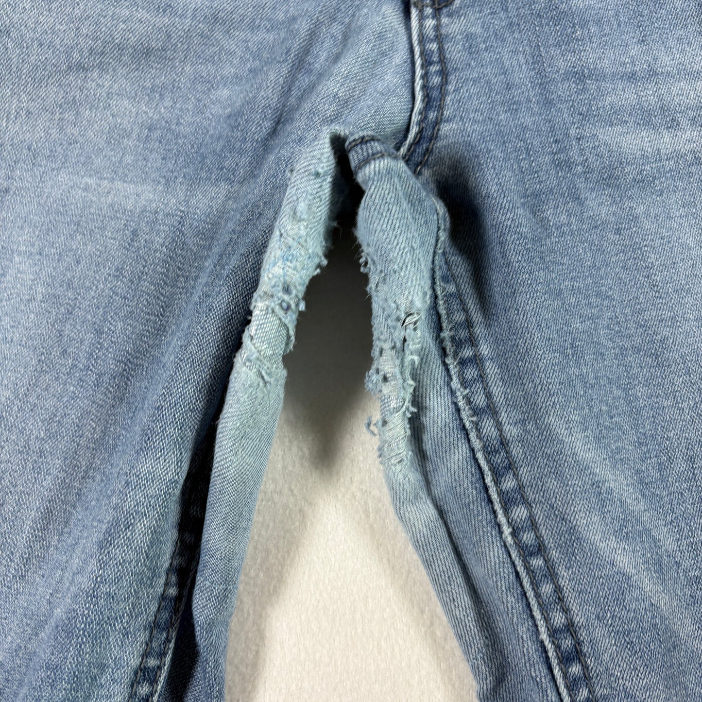 Kenneth Cole Reaction Womens Jeans 10 Kate Skinny Light Wash Y2K Distressed