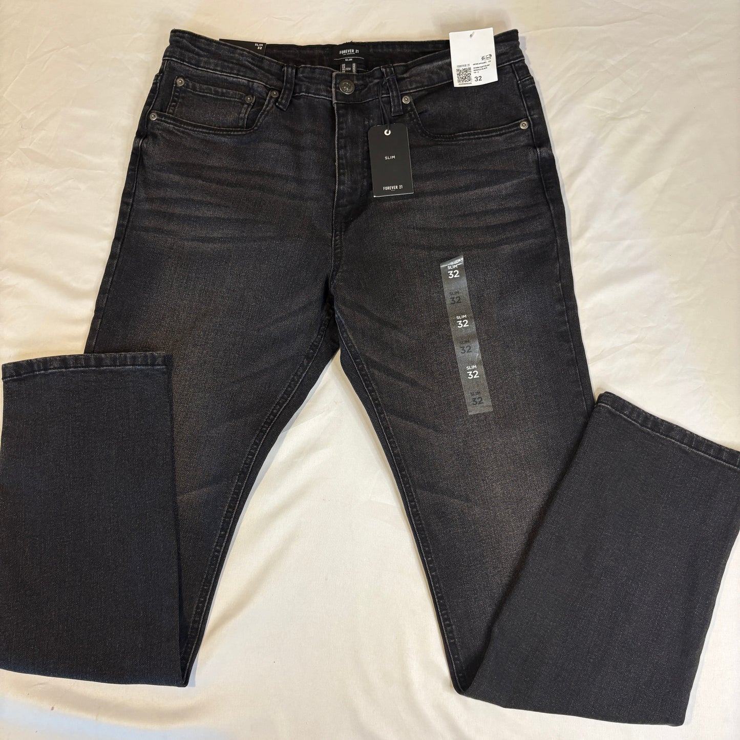 Forever 21 Men’s Slim Jeans 32x32 Black Wash Stretch Denim Modern Casual Pants NWT