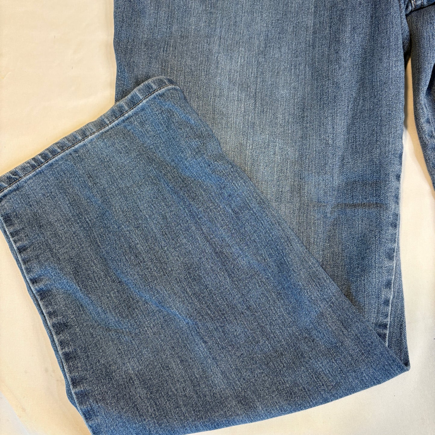 Gloria Vanderbilt Women’s 14 Short Bootcut Jeans Light Wash Stretch Denim Casual