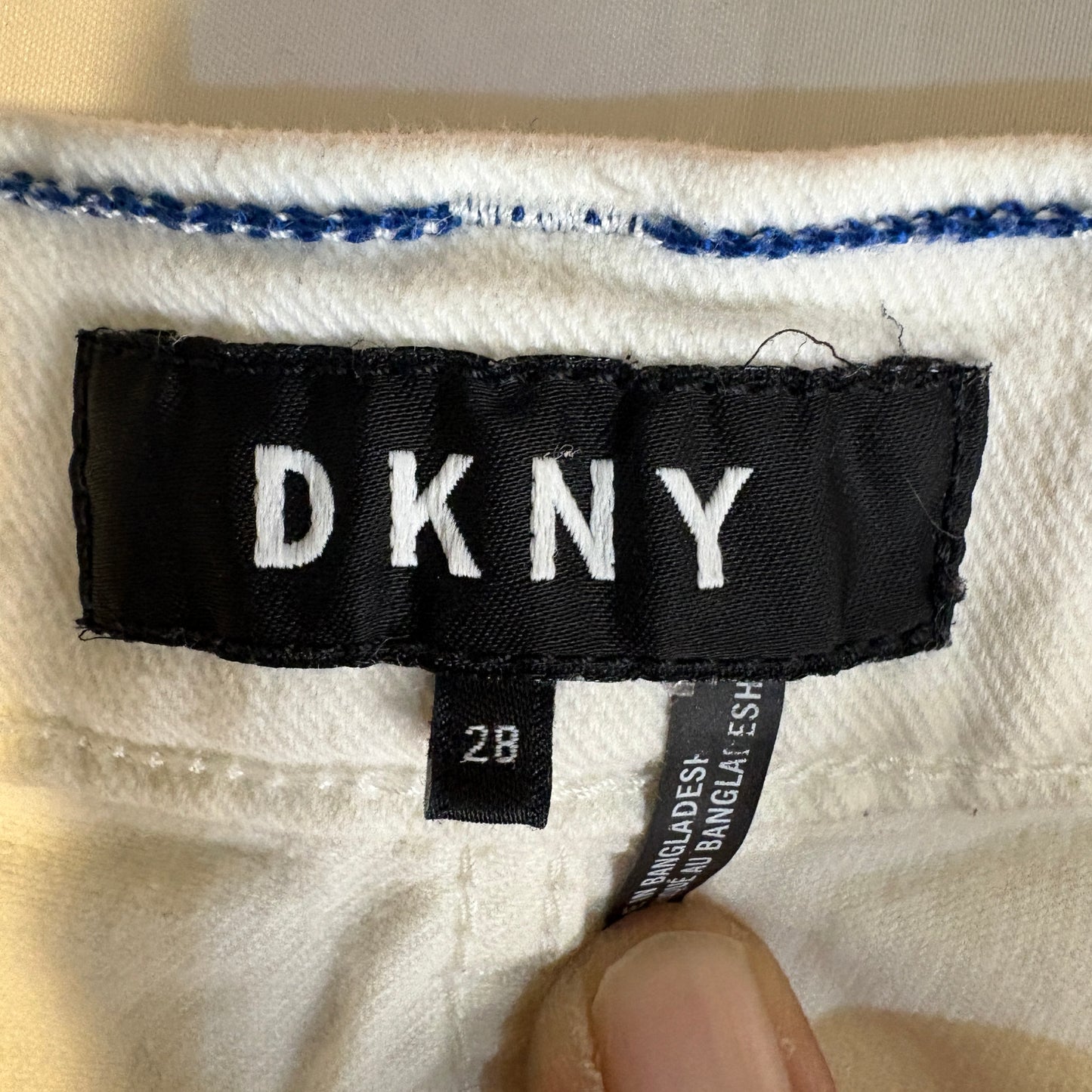 DKNY Women’s 2B Barrel Leg Jeans White Frayed Hem Cropped Denim Casual Pants