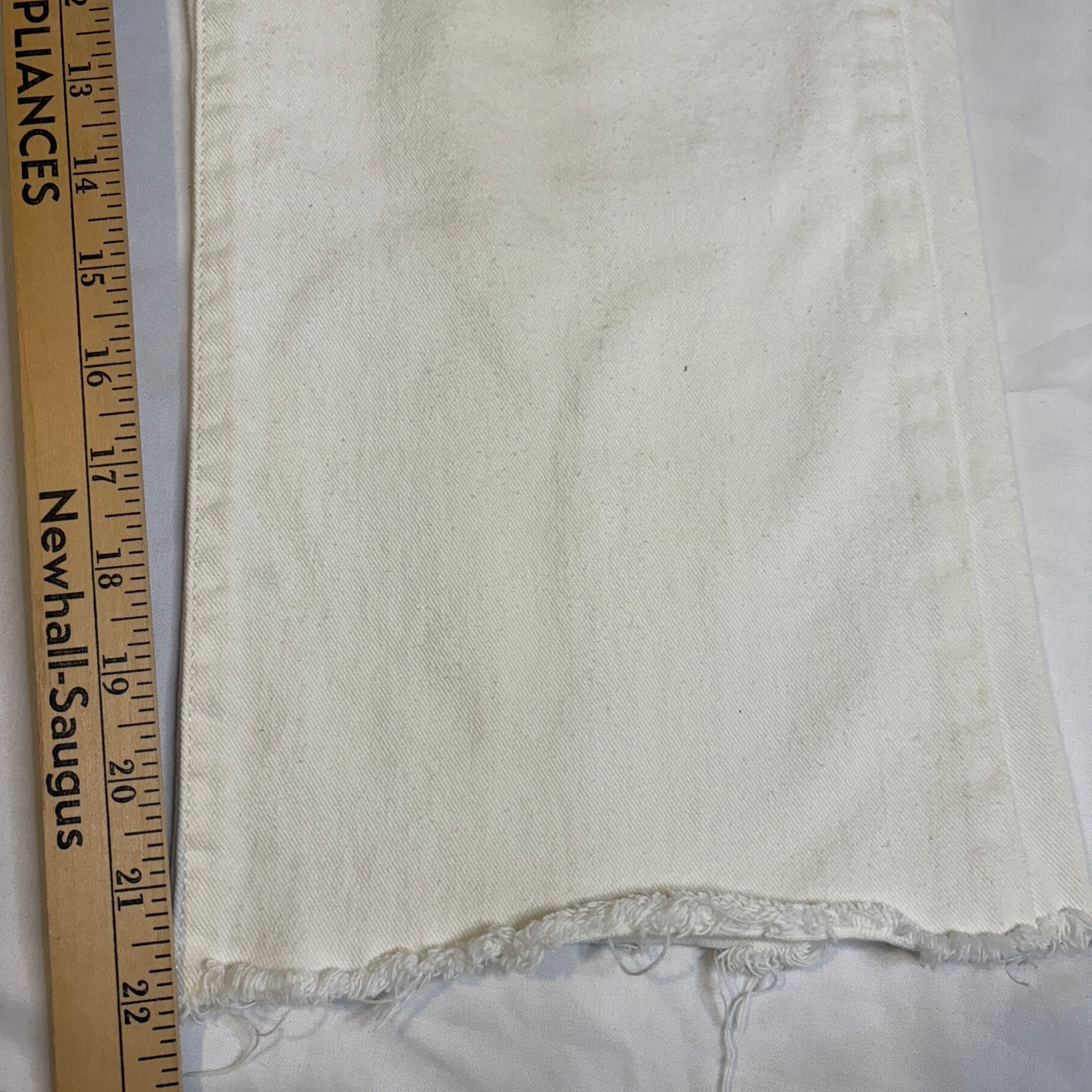 DKNY Women’s 2B Barrel Leg Jeans White Frayed Hem Cropped Denim Casual Pants