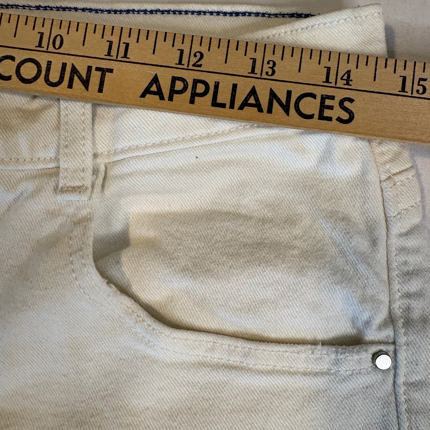 DKNY Women’s 2B Barrel Leg Jeans White Frayed Hem Cropped Denim Casual Pants