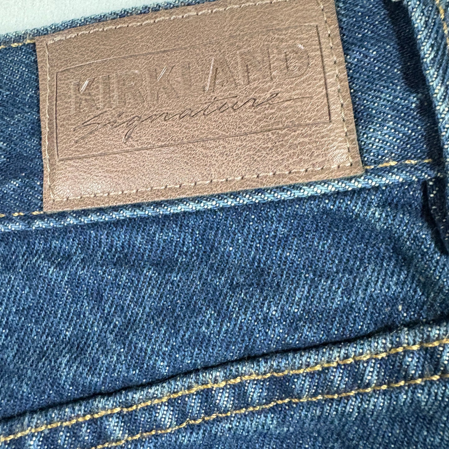 Kirkland Signature Mens Jeans 32x30 Blue Baggy Relaxed Fit Straight Leg Denim