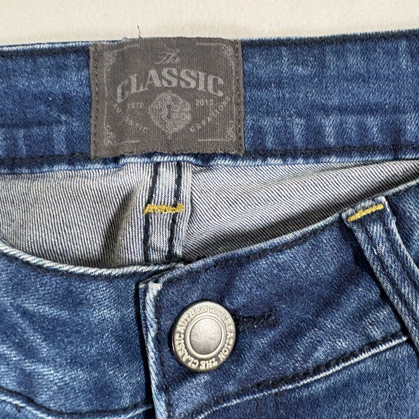 Classic Womens Jeans 7 Dark Wash Distressed Denim Slim Fit Y2K Vintage Stretch