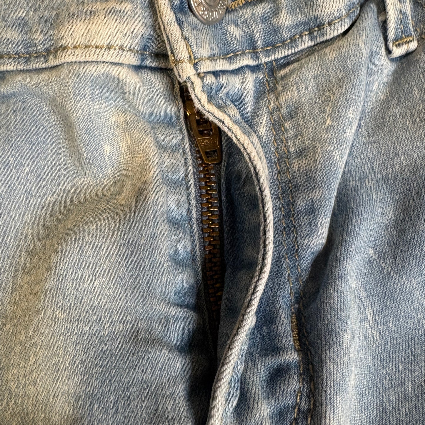 Levi’s 710 Super Skinny Jeans Womens 29 Light Wash Stretch Denim Mid Rise Faded