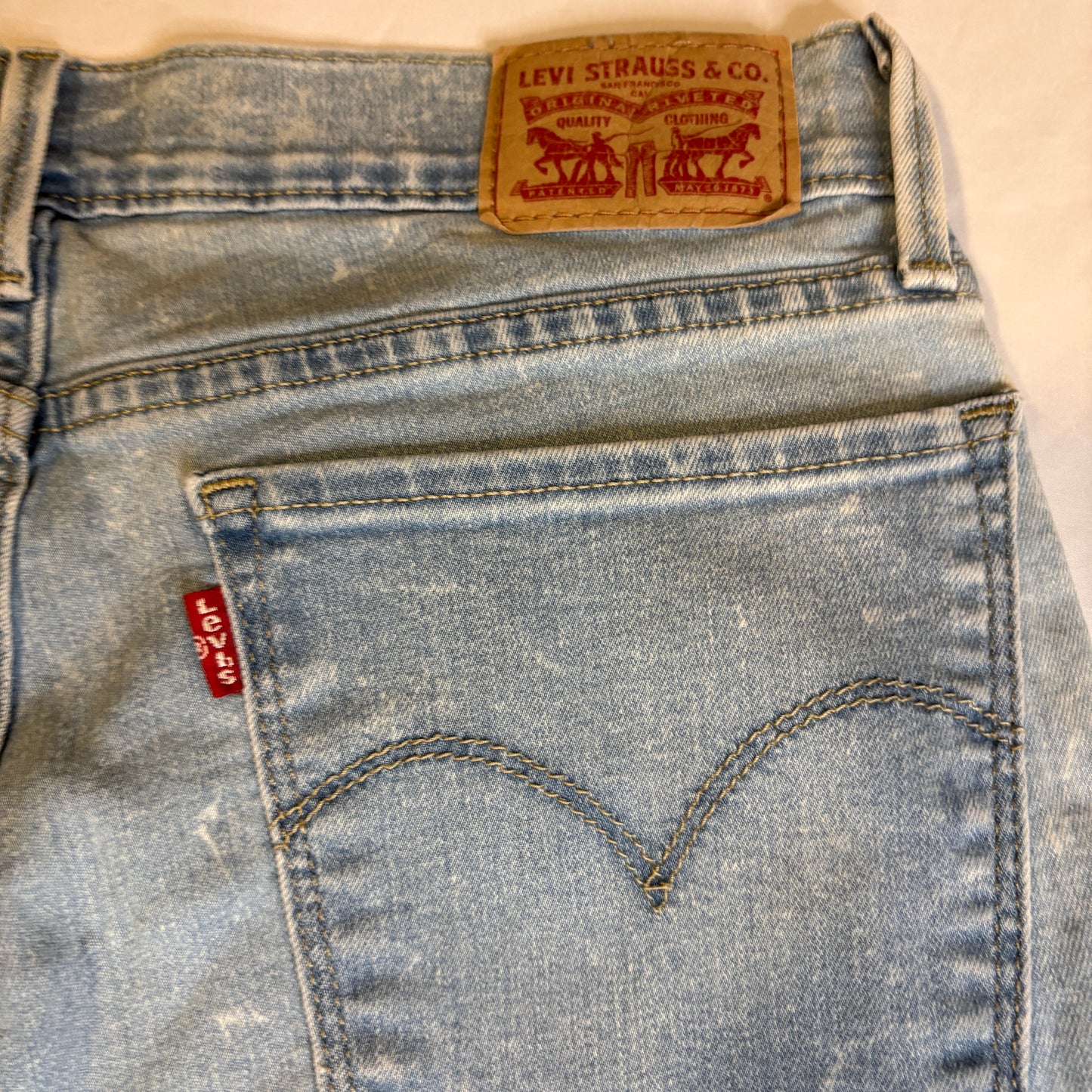 Levi’s 710 Super Skinny Jeans Womens 29 Light Wash Stretch Denim Mid Rise Faded