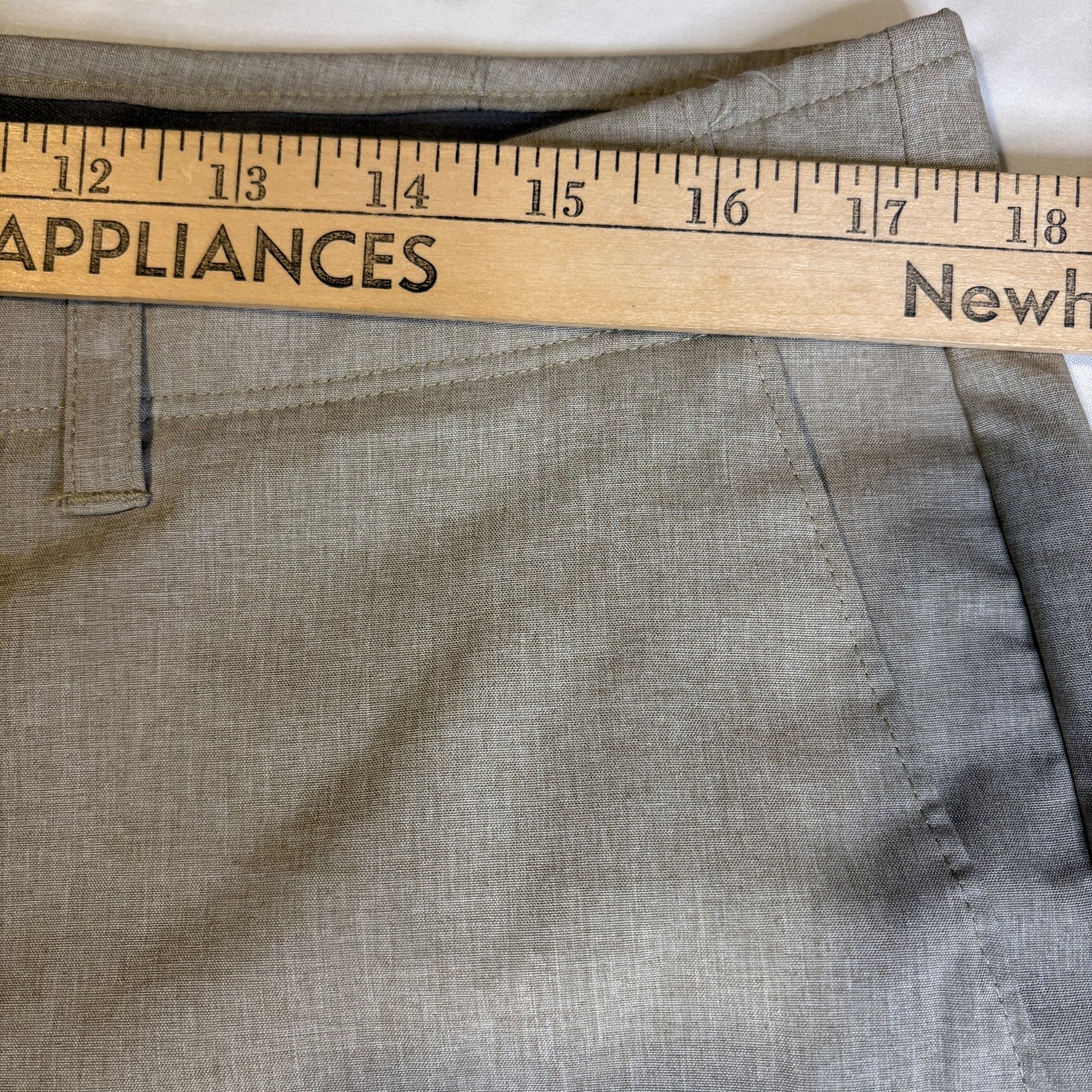 PGA Tour Men’s Golf Shorts Size 36 Gray Stretch Performance Casual Flat Front