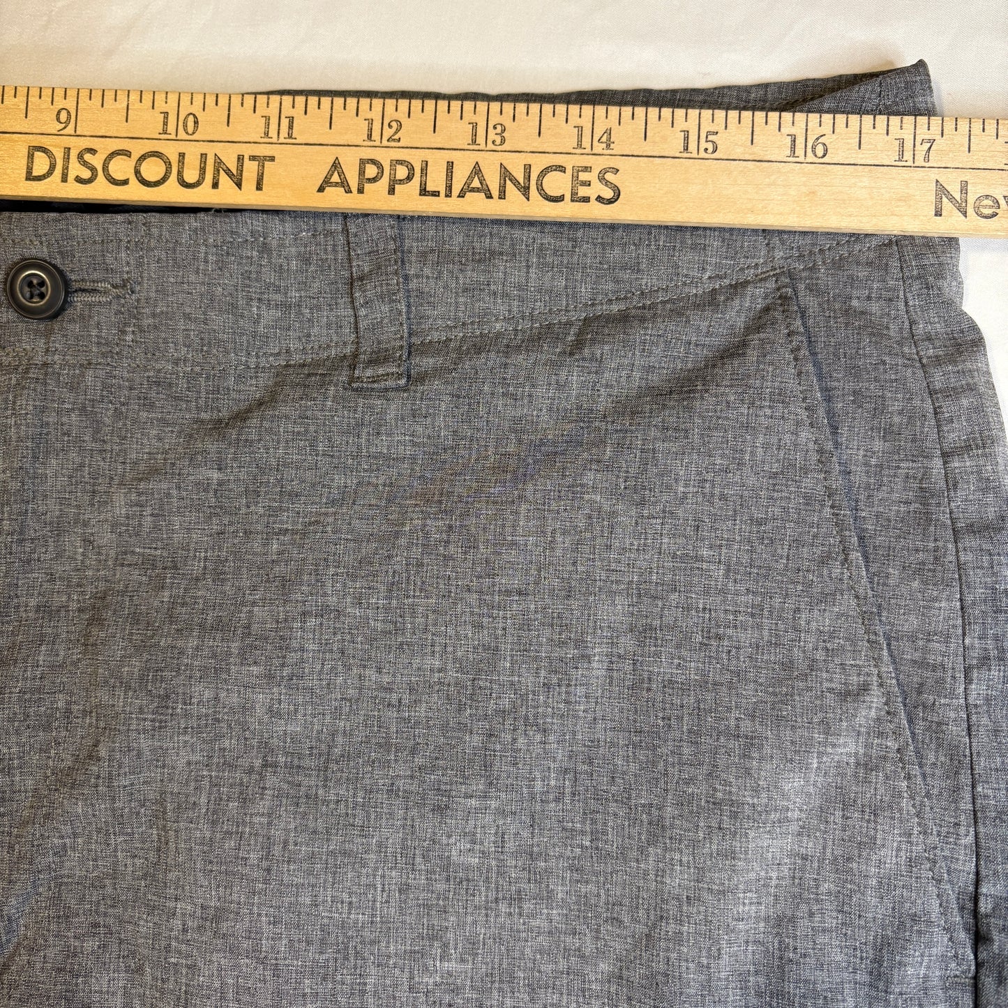 PGA Tour Men’s Golf Shorts Size 36 Gray Stretch Flat Front Casual Performance