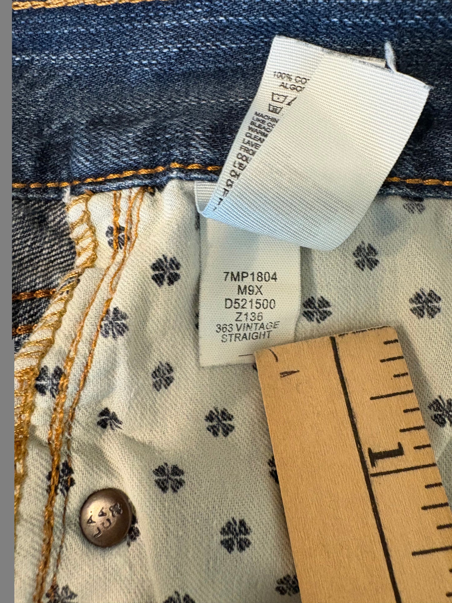 Lucky Brand 363 Vintage Straight Jeans Men’s 36x30 Blue Denim Distressed