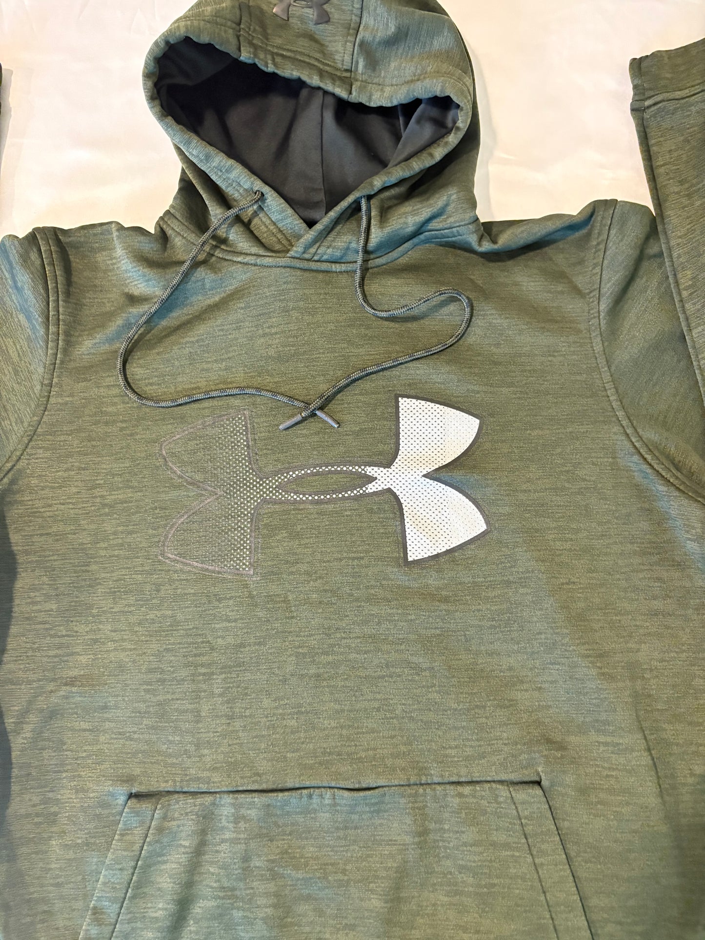 Under Armour ColdGear Hoodie Green Men’s Size M Loose Fit Logo Pullover