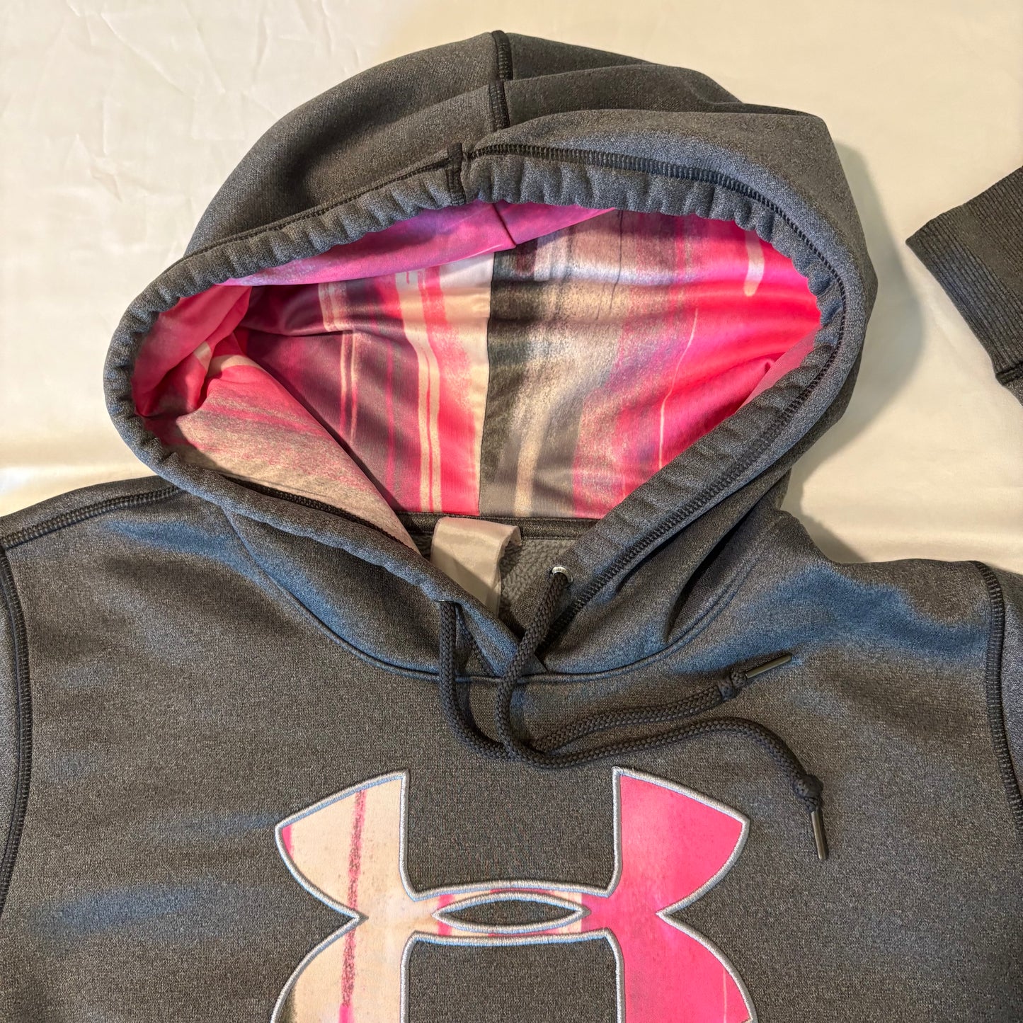 Under Armour Women’s Hoodie Pink Logo Gray Fleece Lined Size M Pullover
