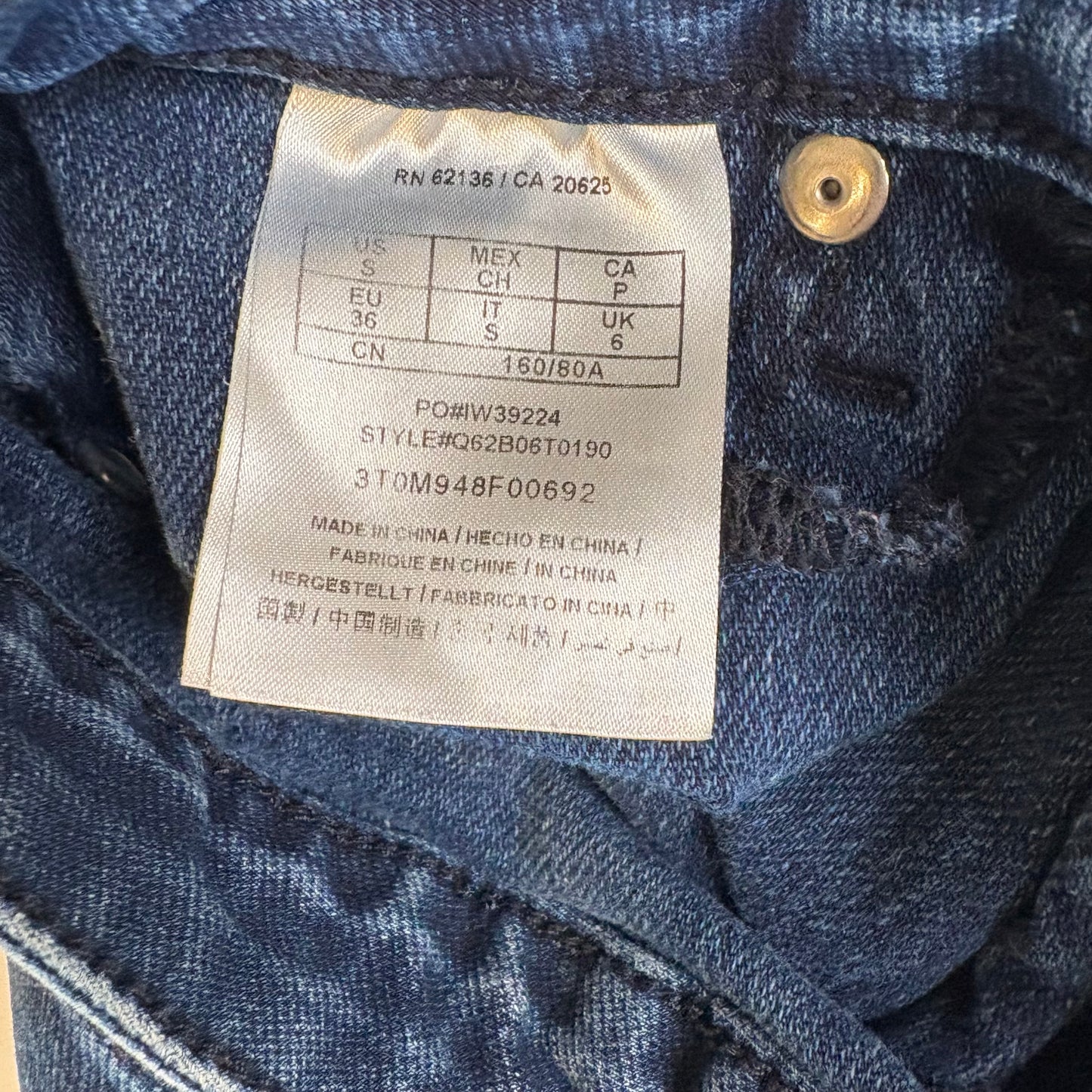 Guess Women’s Jeans Size 6 Skinny Dark Wash Stretch Denim Logo Back Pocket