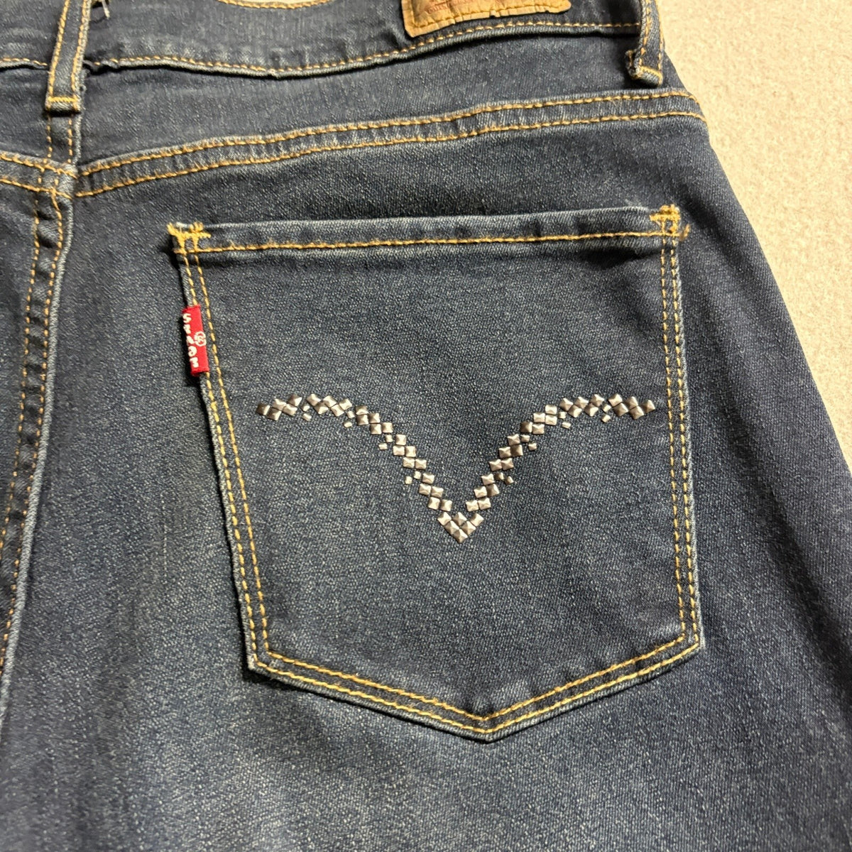 Levis 512 Perfectly Slimming Bootcut Jeans Womens Size 10 S/C Dark Wash Stretch