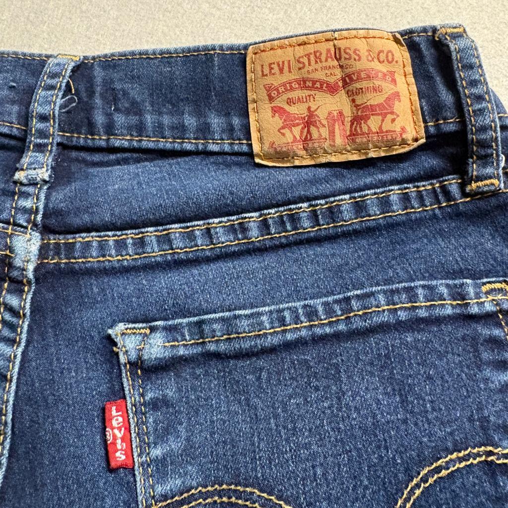 Levi's 315 Shaping Bootcut Jeans Womens 26 Blue Denim Stretch Dark Wash