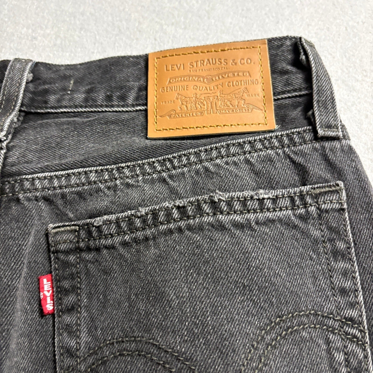 Levi's Premium Wedgie Straight Jeans Womens 26 Black Distressed Raw Hem Denim