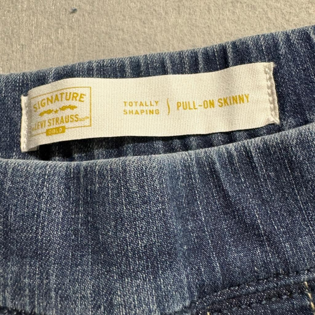 Signature by Levi Strauss Totally Shaping Pull On Skinny Jeans Womens 4M 27x30
