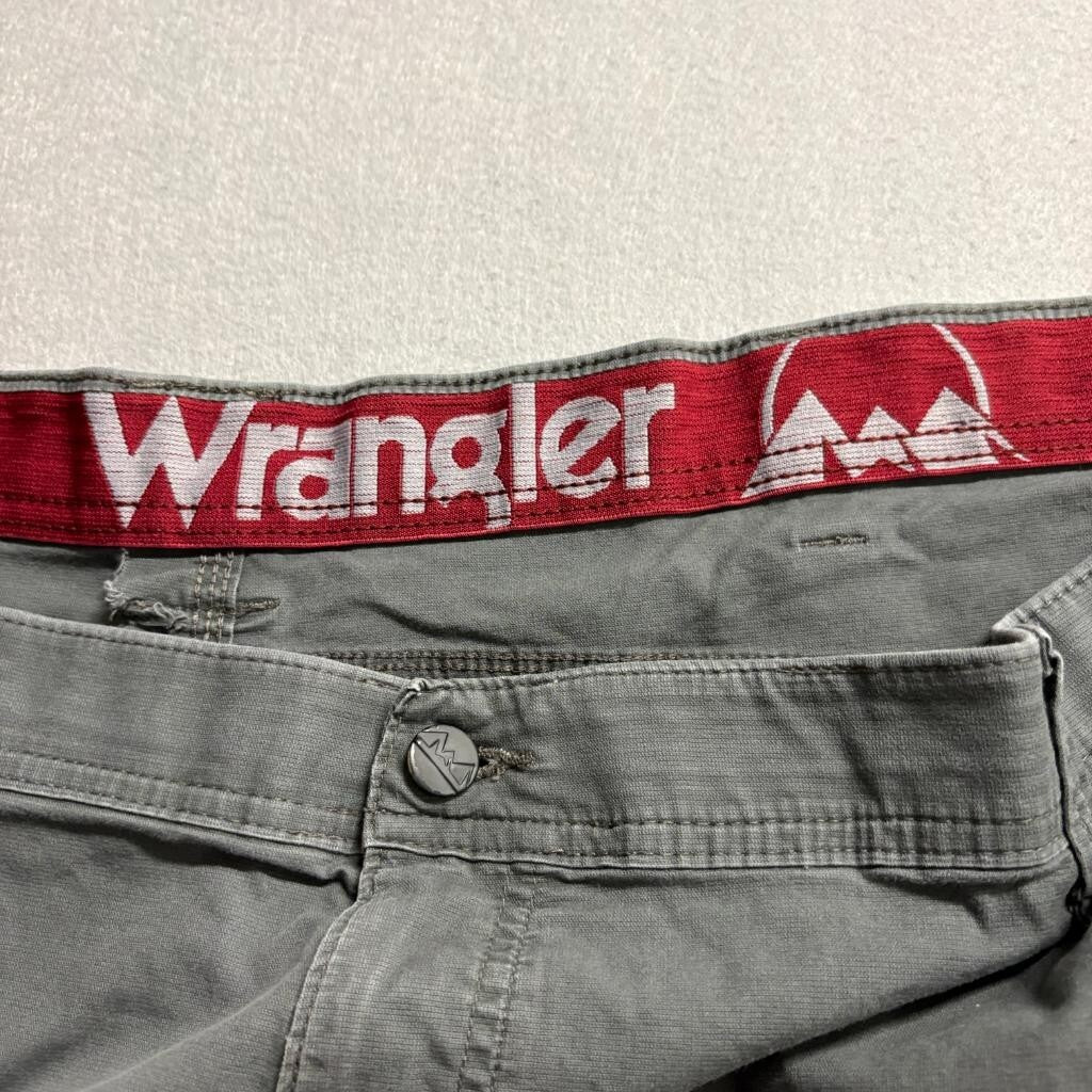 Wrangler Mens Cargo Shorts Size 48 Gray Cotton Blend Stretch Flat Front