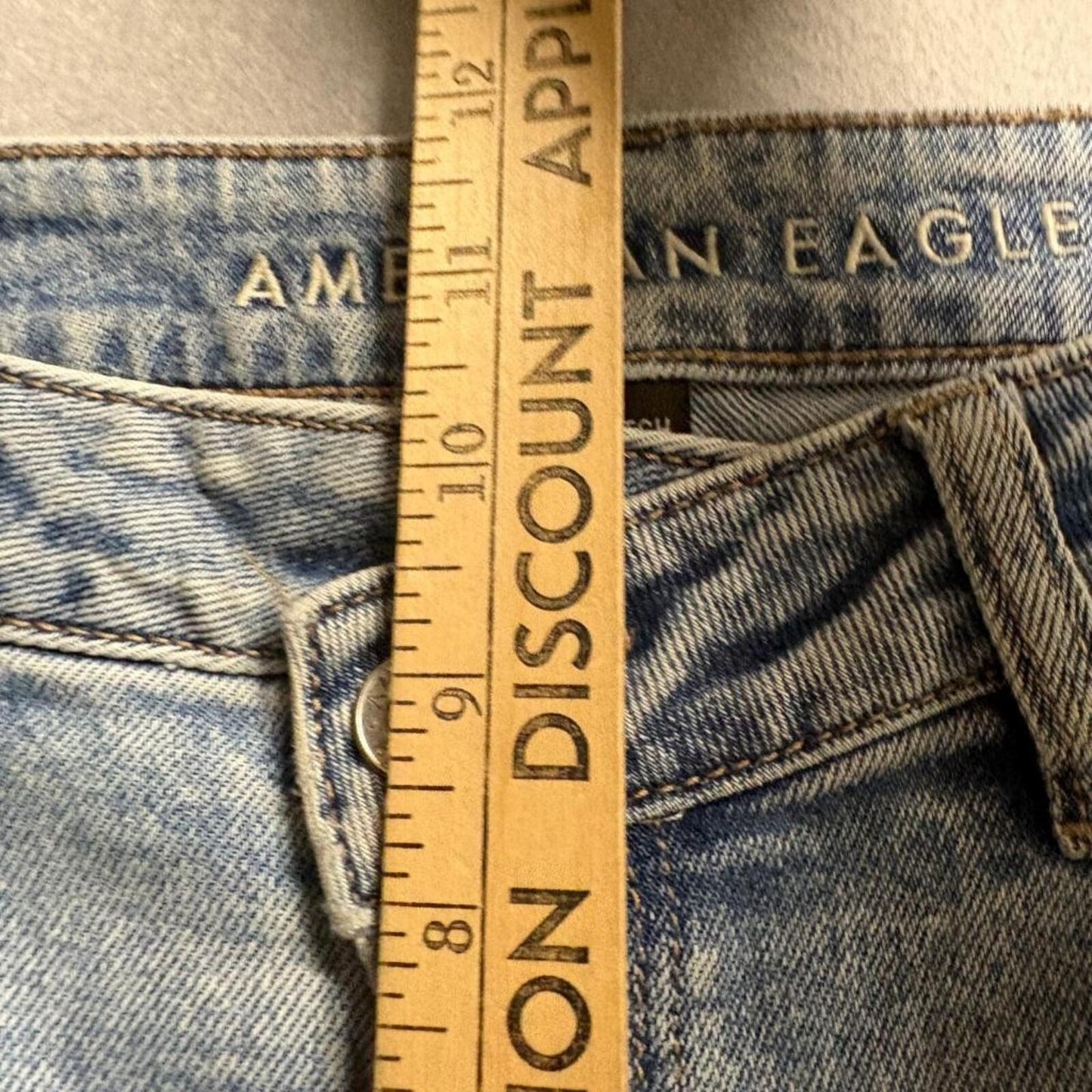American Eagle Highest Rise Mom Jeans Womens 8 Regular Blue Distressed Pockets