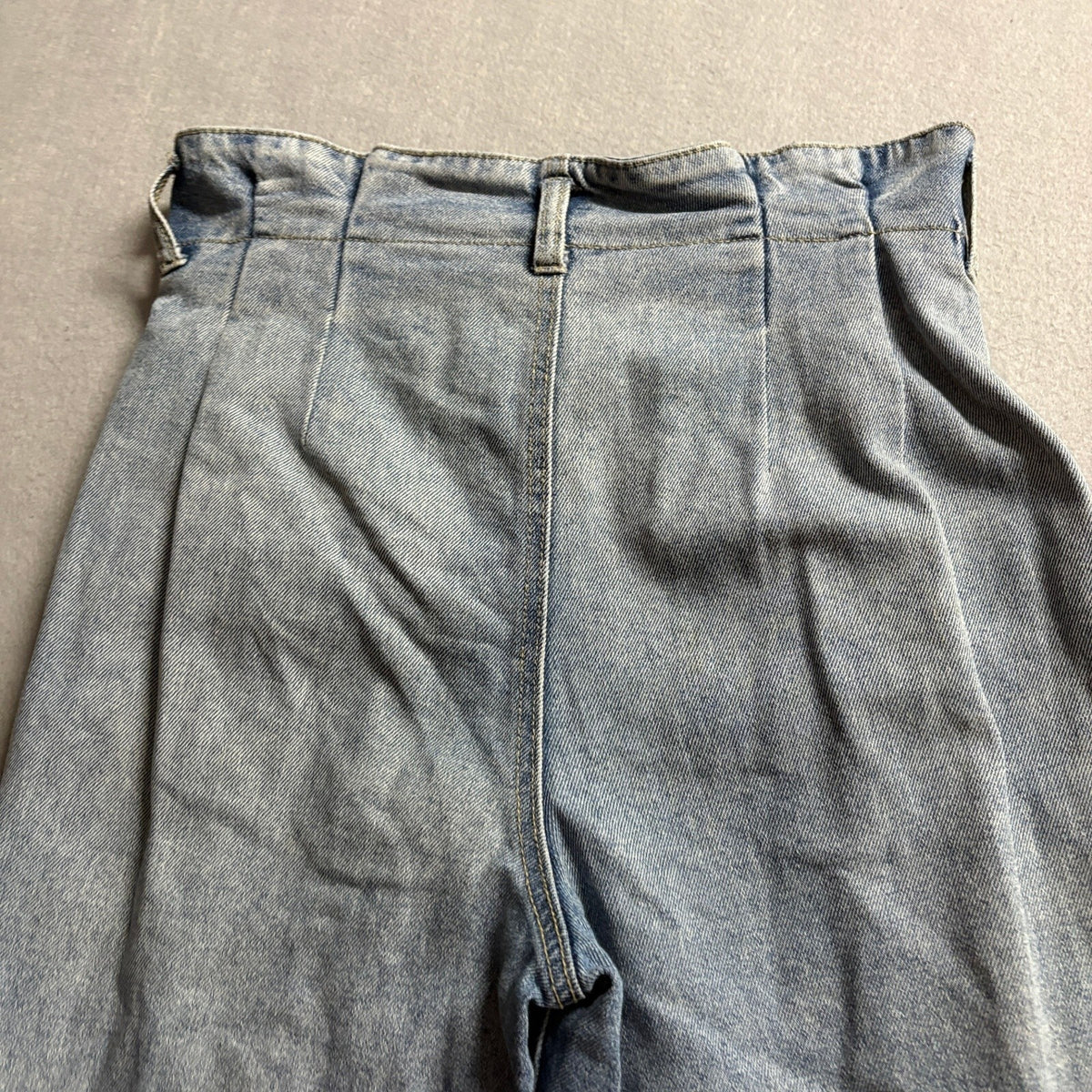Wild Fable High Rise Mom Jeans Womens Size 6 Blue Denim Pleated Raw Hem Stretch