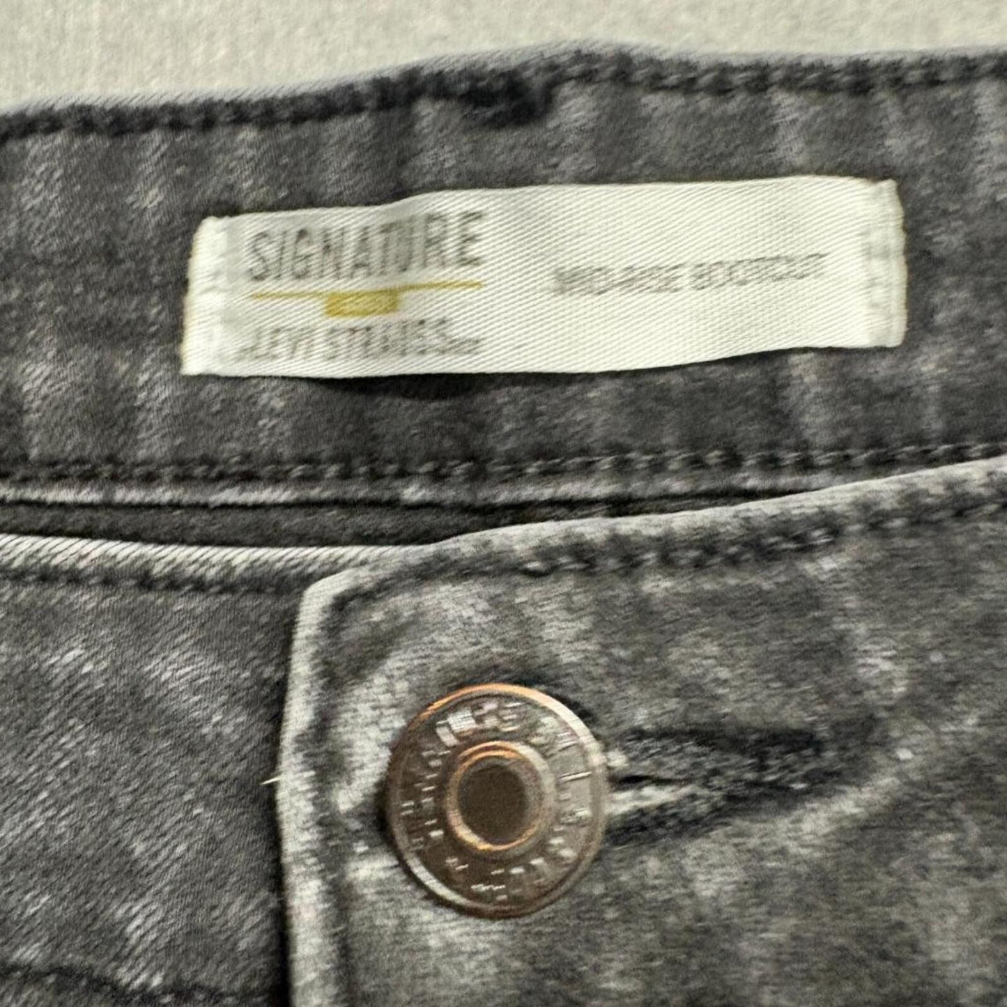 Signature by Levi Strauss Women's Size 12M W31 L32 Mid Rise Bootcut Jeans Black