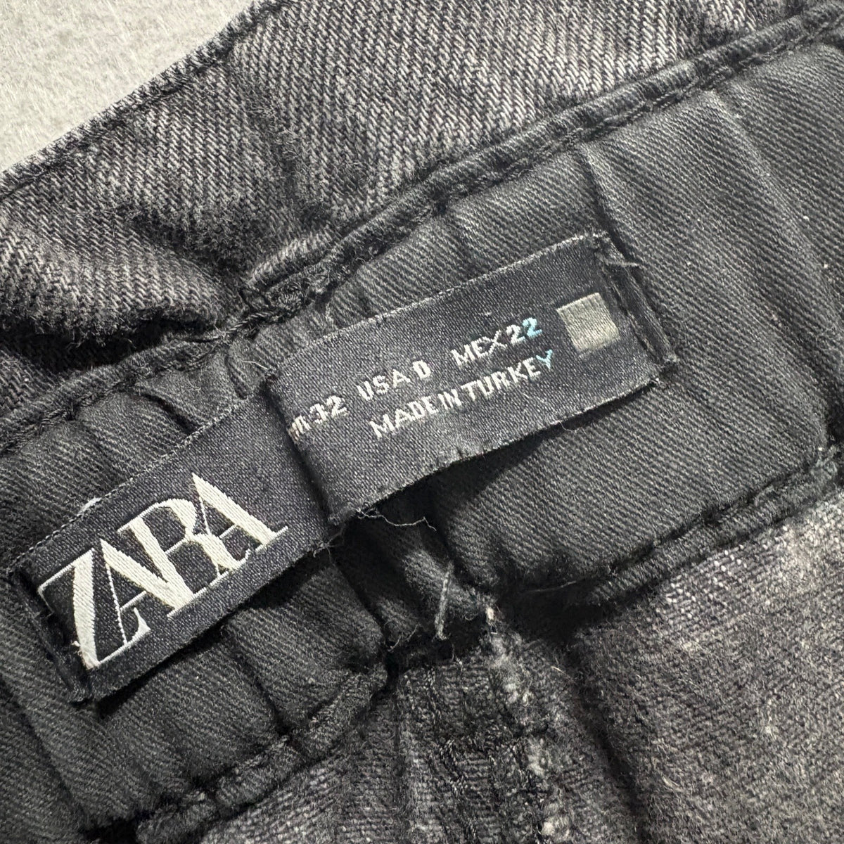 Zara Womens Black High Rise Elastic Paperbag Waist Mom Jeans Size 0 XS Inseam 25