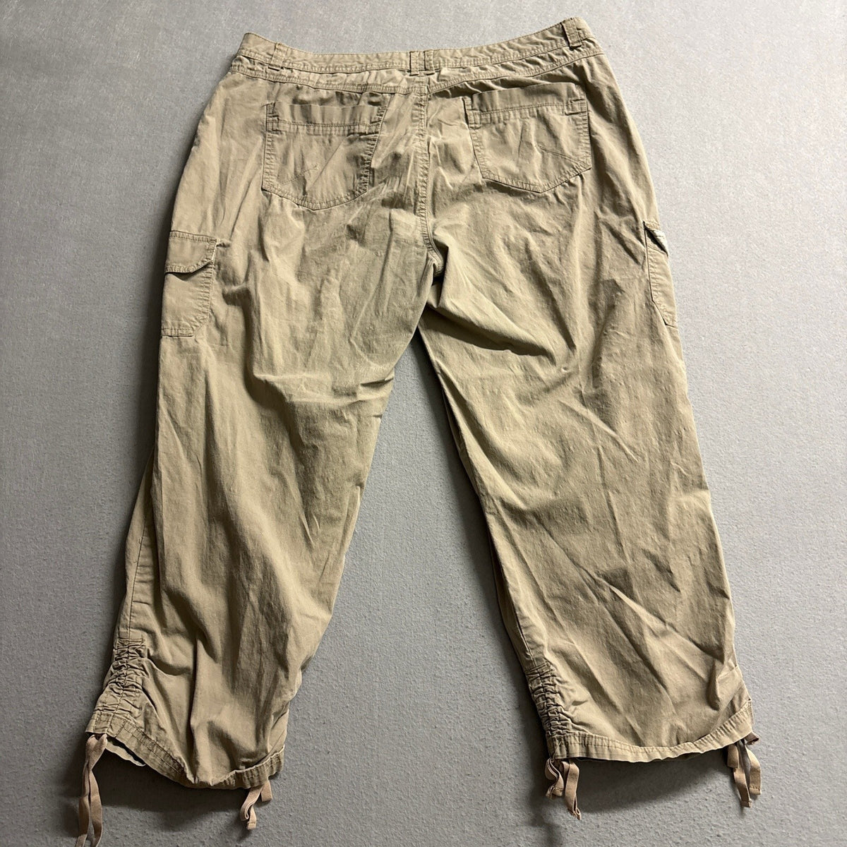 Gloria Vanderbilt Womens Size 10 Beige Stretch Cargo Cropped Pants Ruched Hem
