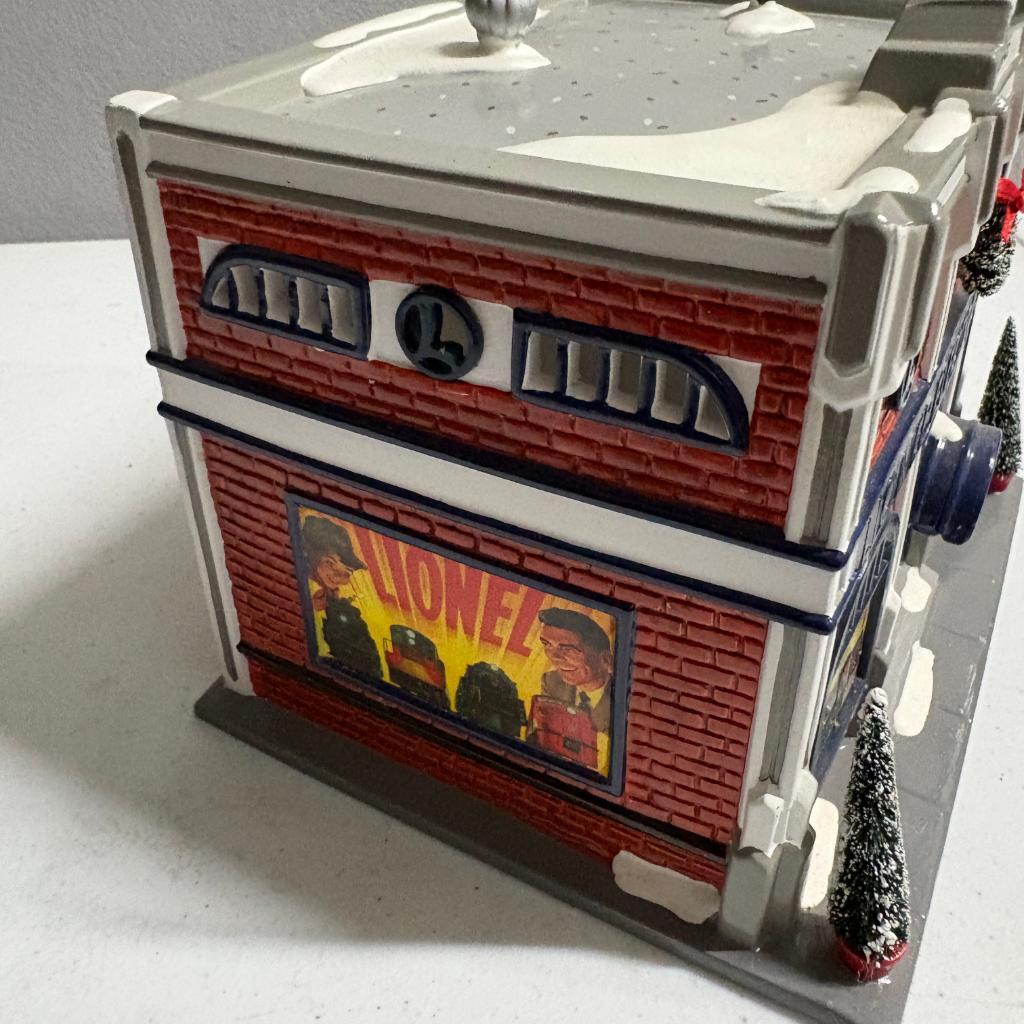 Department 56 Snow Village Lionel Electric Train Shop 54947 Christmas House Box