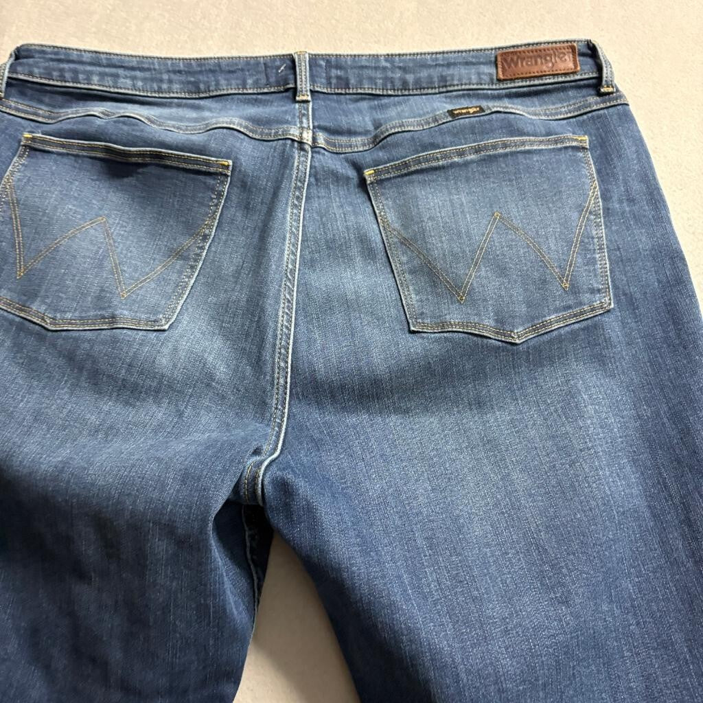 Wrangler High Rise Kick Flare Jeans Womens 20W Blue Denim Stretch Cuffed Crop