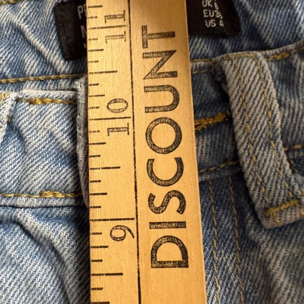 PrettyLittleThing Mom Jeans Womens US 4 Light Wash Denim High Rise Tapered Leg