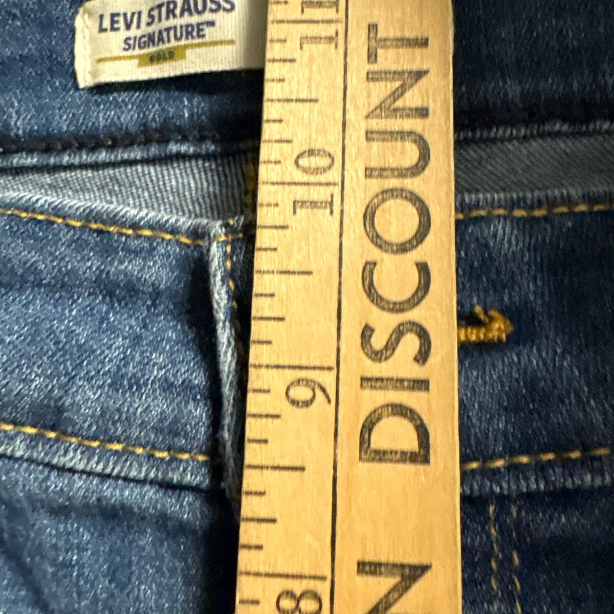Signature by Levi Strauss Co Gold Label Womens Mid Rise Skinny Jeans Size 6L W28