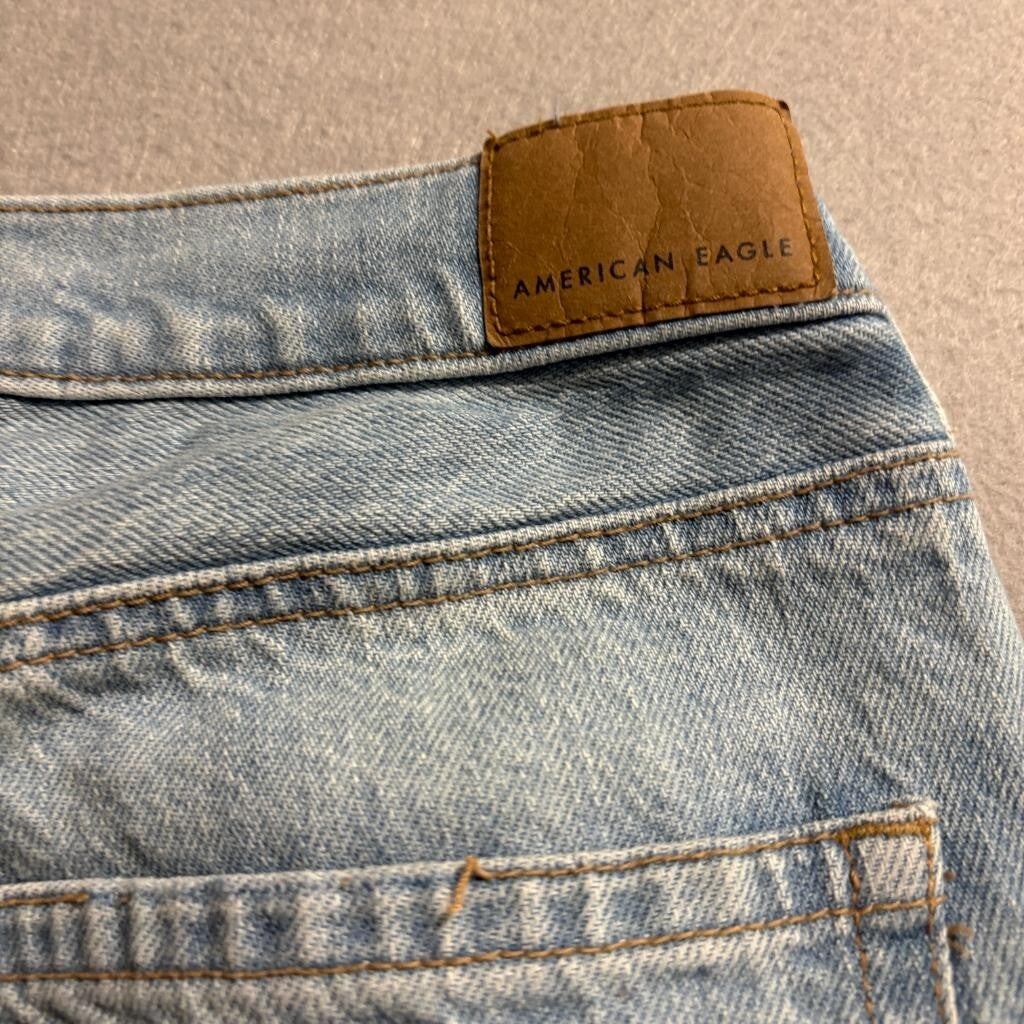 American Eagle Distressed Mom Jeans Womens Size 8 Light Wash Blue 100% Cotton