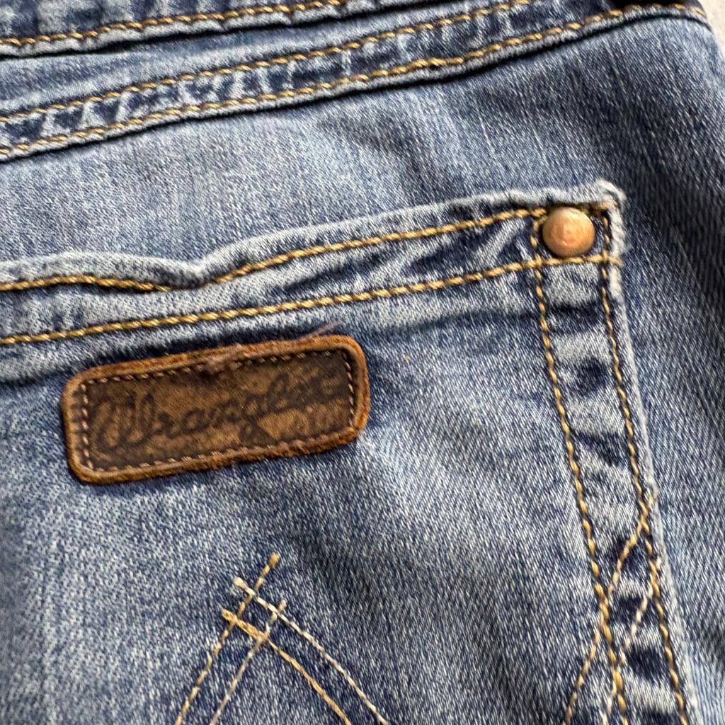 Wrangler Embroidered Butterfly Floral Jeans Womens Size 9/10x34 Bootcut Blue
