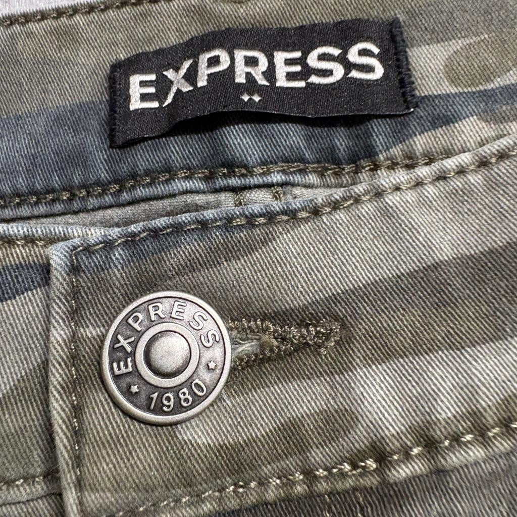 Express Camo Cropped Straight Pants Womens Size 4 High Rise Green Utility