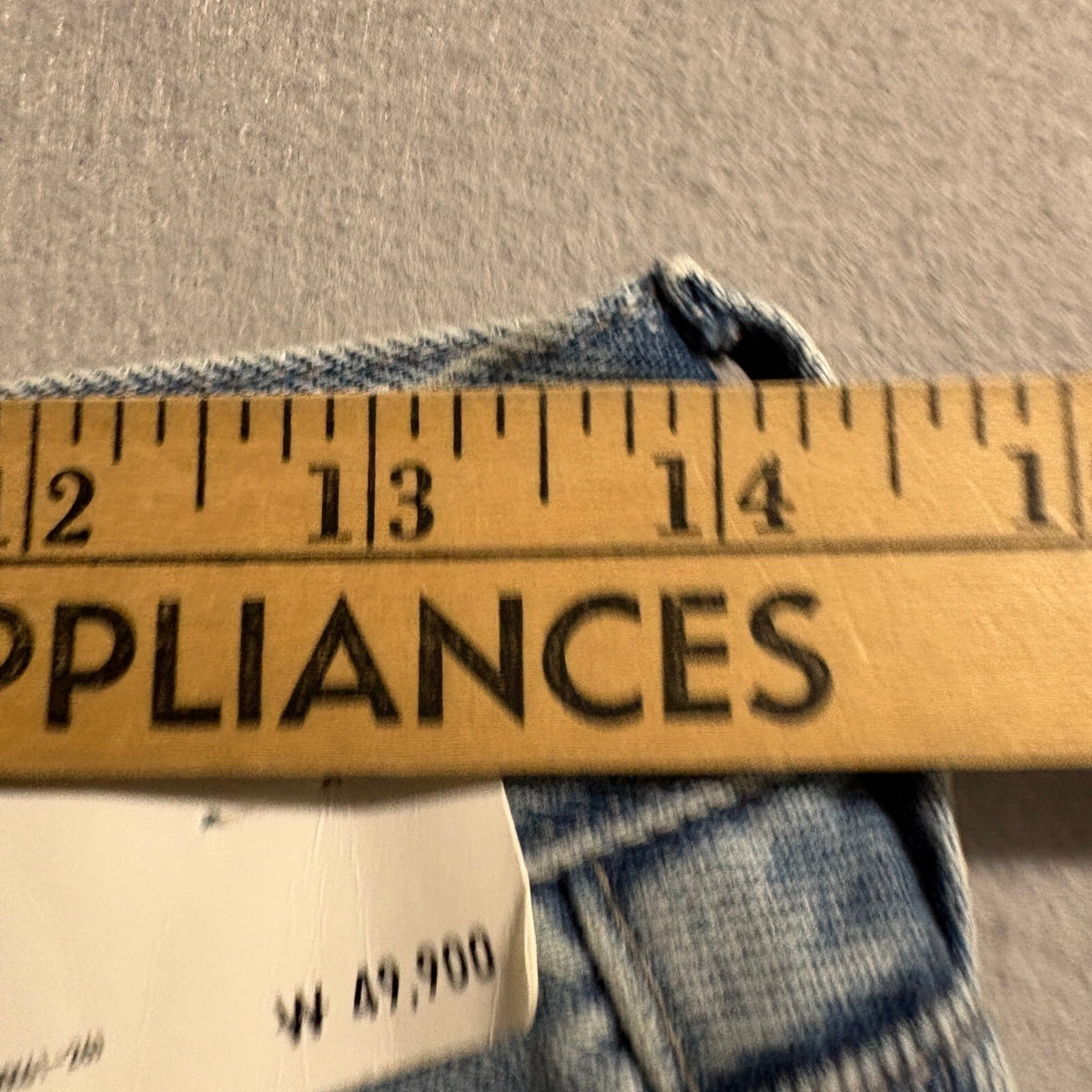 Uniqlo Jeans Womens 25 Wide Fit Tapered Blue Denim Distressed Raw Hem 24 Inseam