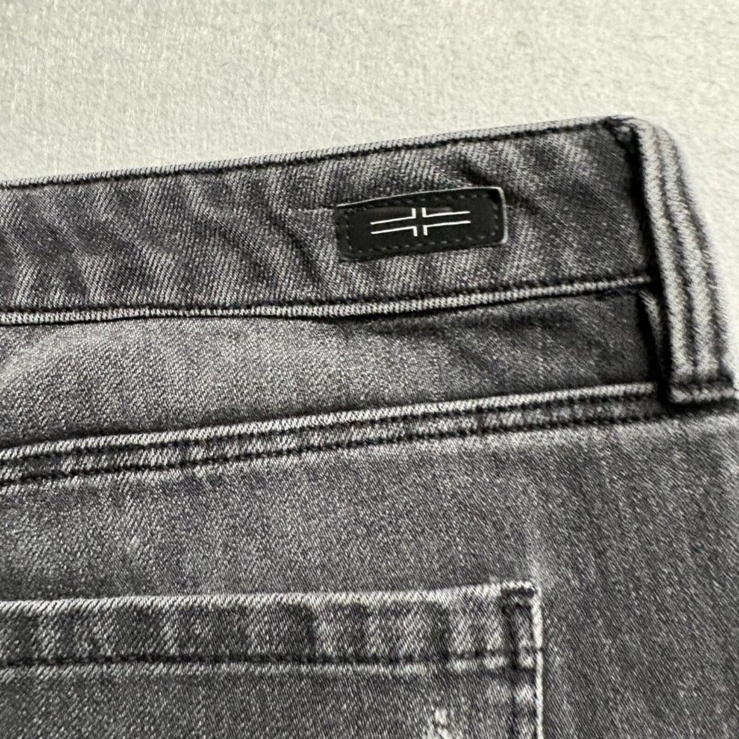 Liverpool Los Angeles The Straight Jeans Womens 12/31 Black Frayed Distressed