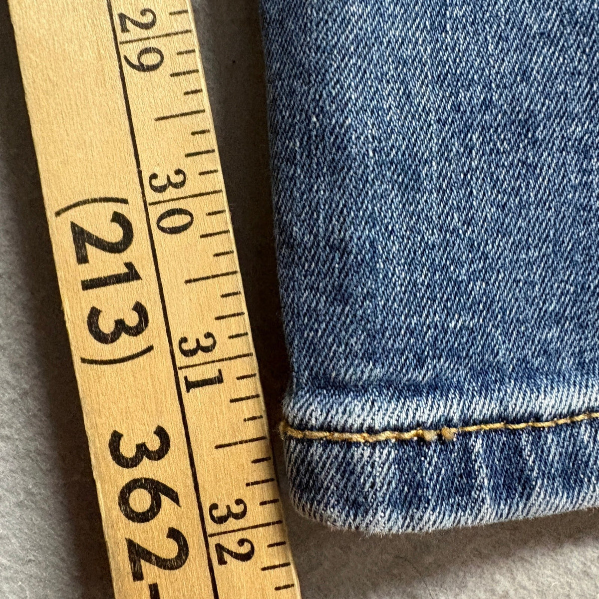 Levi's 505 Regular Fit Jeans Mens 38x34 Blue Denim Medium Wash Straight Leg