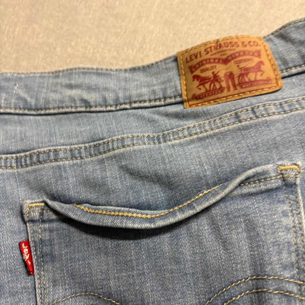 Levis Classic Straight Jeans Womens 20W Medium Wash Blue Denim Stretch WaterLess